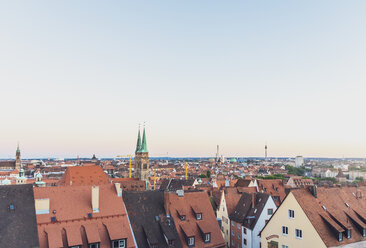 Deutschland, Nürnberg, Altstadt, Stadtbild mit St. Sebaldus Kirche, Abendhimmel - MMAF00854