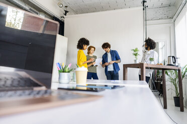 Young entrepreneurs having a meeting in their office - AFVF02553