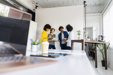 Young entrepreneurs having a meeting in their office - AFVF02554