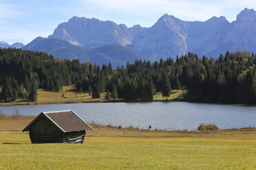 Deutschland, Bayern, Geroldsee, Holzhütte - DLF00046