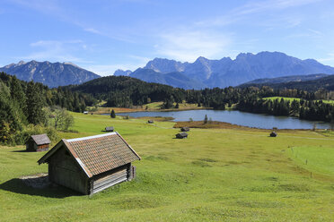 Germany, Bavaria, Geroldsee, wooden hut - DLF00047