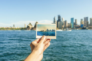 Australia, New South Wales, Sydney, close-up of Sydney landscape analog photography in front of Sydney - KIJF02343