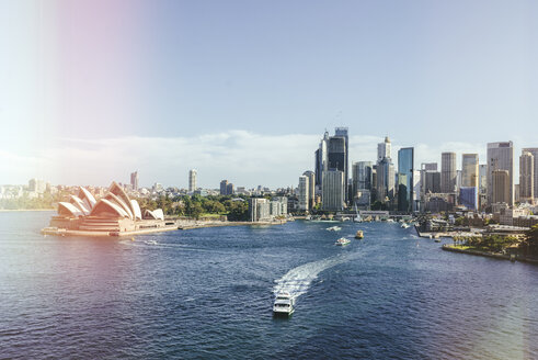 Australien, New South Wales, Sydney, Sydney Harbor Landschaft mit dem Opernhaus - KIJF02344
