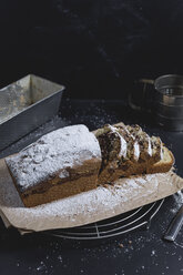 Marmorkuchen mit Puderzucker, in Scheiben geschnitten - STBF00240