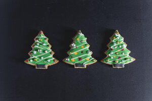 Gebäck, Weihnachtsbäume mit Zuckerguss verziert - STBF00246