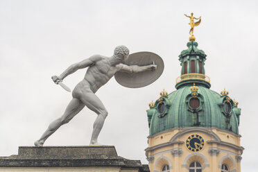 Germany, Berlin-Charlottenburg, Charlottenburg Palace, sword fighter statue - KEBF01212
