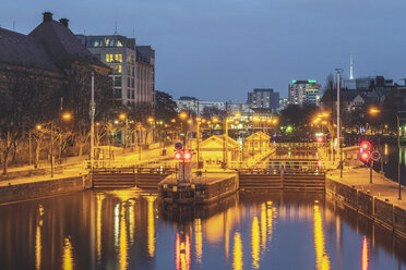 Germany, Berlin, Berlin-Mitte, Muehlendammschleuse, lock in the evening light - KEBF01217