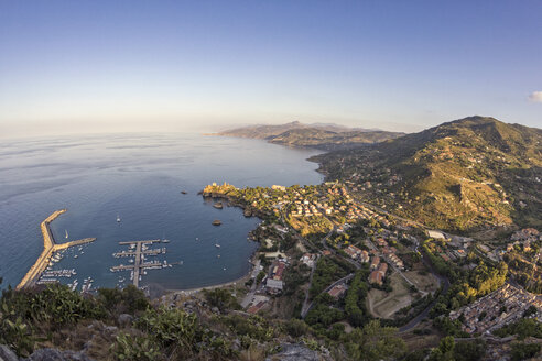 Sizilien, Cefalu, Blick auf die Altstadt von Cefalu von der Rocca di Cefalu - MAMF00471