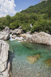 Switzerland, Ticino, Verzasca Valley, turquoise and clear Verzasca river - GWF05949