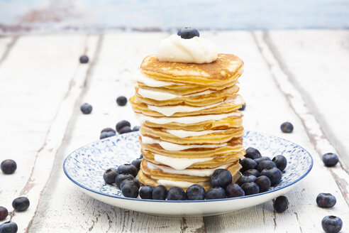 Pancakes with blueberries and greek yogurt, with almond flour, ketogenic diet - LVF07846