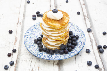 Pancakes with blueberries and greek yogurt, with almond flour, ketogenic diet - LVF07848