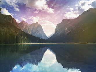 Italien, Südtirol, Dolomiten, Toblacher See - GWF05981