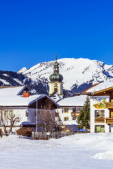 Österreich, Tirol, Tannheimer Tal im Winter - THAF02487