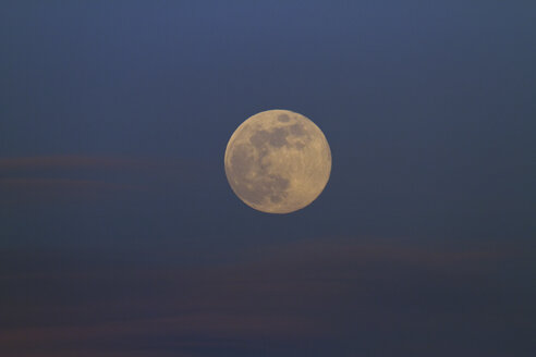 Vollmond über Bayern, Deutschland - ZCF00693