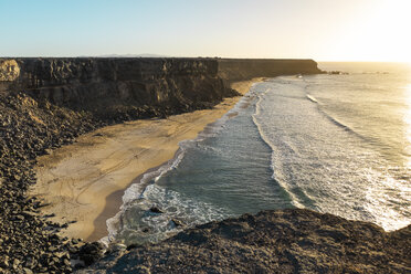 Spanien, Kanarische Inseln, Fuerteventura, Küstenlinie - AFVF02556