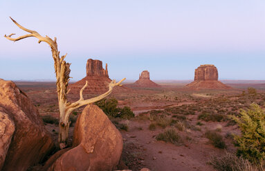 USA, Utah, Navajo-Nation, Monument Valley - GEMF02875