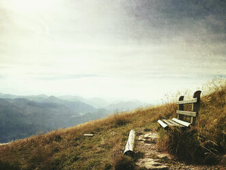 Austria, Alps, Salzburg, Salzkammergut, Salzburger Land, bench overlooking the Alps - GWF05988