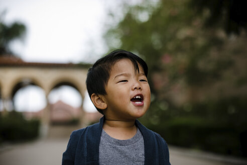 Nahaufnahme eines schreienden kleinen Jungen im Balboa Park - CAVF62838