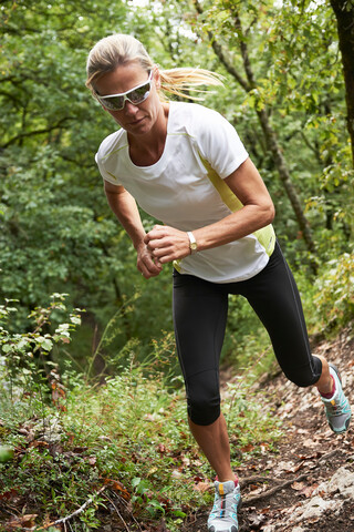 Jogger im Wald, lizenzfreies Stockfoto