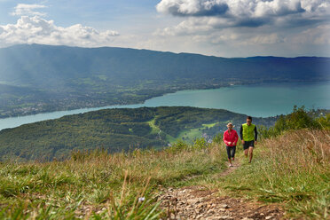 Jogger in Annecy, Rhone-Alpes, Frankreich - CUF49557