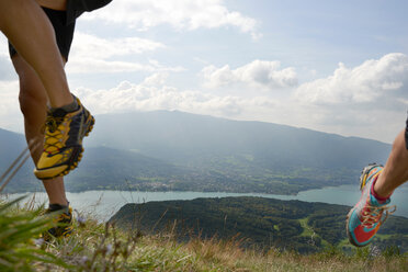 Jogger in Annecy, Rhone-Alpes, Frankreich - CUF49560