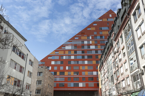 Slowenien, Ljubljana, Blick auf die Fassade des Wohngebäudes R5 - FCF01722