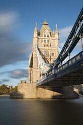 UK, London, Tower Bridge in evening sun - MKFF00442