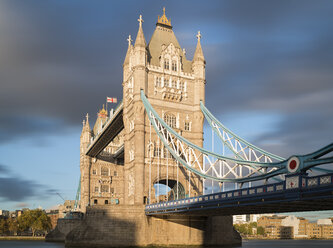 UK, London, Tower Bridge in evening sun - MKFF00444