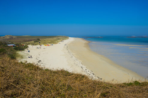 Vereinigtes Königreich, Kanalinseln, Herm, Blick auf Shell Beach - RUNF01470