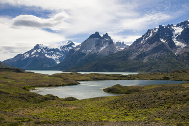 Chile, Patagonia, Torres del Paine National Park, Glacial lakes - RUNF01499