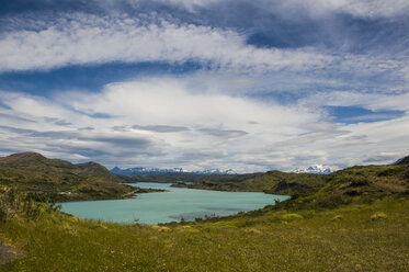 Chile, Patagonia, Torres del Paine National Park, Turquoise lake - RUNF01500