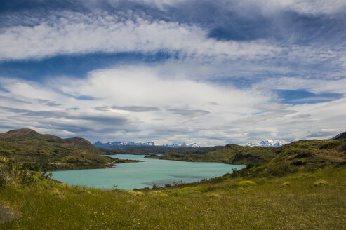 Chile, Patagonien, Torres del Paine National Park, Türkisfarbener See - RUNF01500
