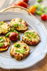 Aubergine pizza, aubergine slices with tomato sauce and cheese, gratinated, low carb - SARF04152