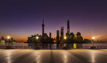 Der Bund und die Skyline von Pudong in der Morgendämmerung, Shanghai, China - CUF49814