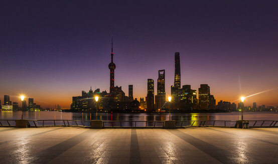 The Bund and Pudong skyline at dawn, Shanghai, China - CUF49814