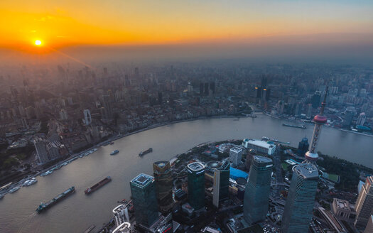 Pudong und Huangpu-Fluss bei Sonnenuntergang, Shanghai, China - CUF49838