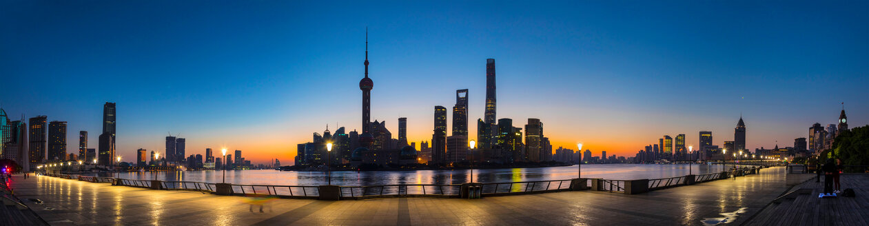 Bund and Pudong skyline at dawn, panoramic view, Shanghai, China - CUF49860