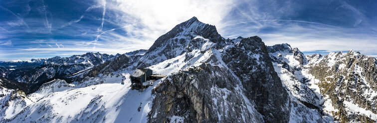 Deutschland, Bayern, Mittenwald, Wettersteingebirge, Alpspitze, Bergstation mit Aussichtsplattform AlpspiX - AMF06832