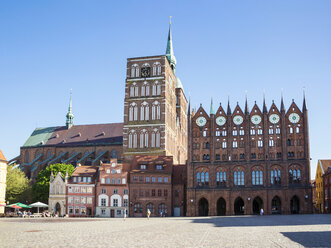 Germany, Mecklenburg-Western Pomerania, Stralsund, Old town, St. Nicholas' Church and Townhall - MAMF00492