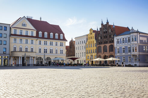 Germany, Mecklenburg-Western Pomerania, Stralsund, Old town, old market square - MAMF00493