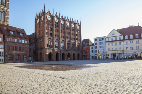 Germany, Mecklenburg-Western Pomerania, Stralsund, Old town, Townhall, old market stock photo