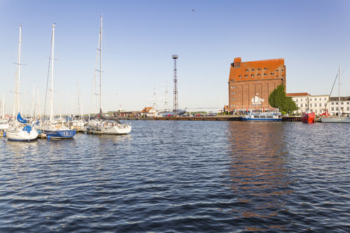 Deutschland, Mecklenburg-Vorpommern, Stralsund, Hafen - MAMF00501