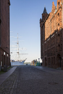 Deutschland, Mecklenburg-Vorpommern, Stralsund, Hafen, Segelschulschiff Gorch Fock, Museumsschiff - MAMF00504