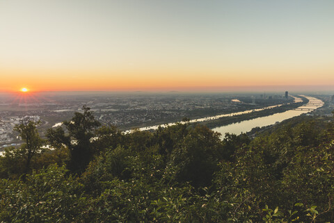 Österreich, Wien, Blick vom Kahlenberg bei Sonnenaufgang, lizenzfreies Stockfoto