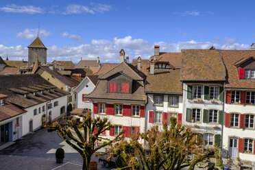 Schweiz, Fribourg, Murten, Blick über die Dächer der historischen Altstadt - LBF02426