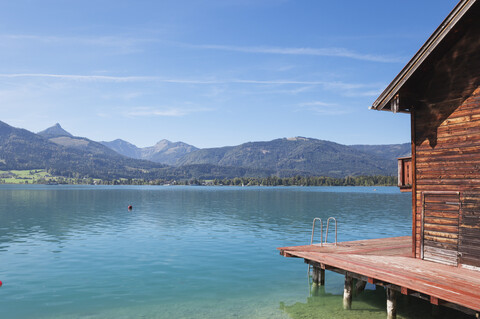 Österreich, Alpen, Salzburg, Salzkammergut, Salzburger Land, Wolfgangsee, Bootshaus in St. Wolfgang, lizenzfreies Stockfoto