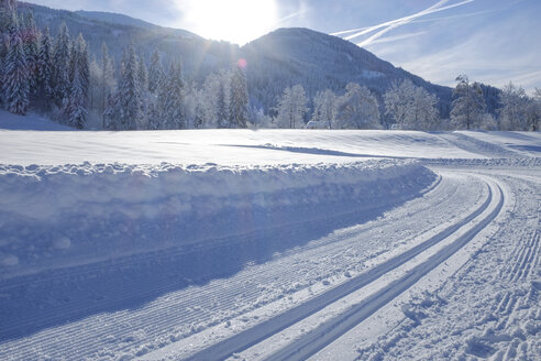 Österreich, Salzburger Land, Pongau, Wagrein, Loipe im Winter - HAMF00564