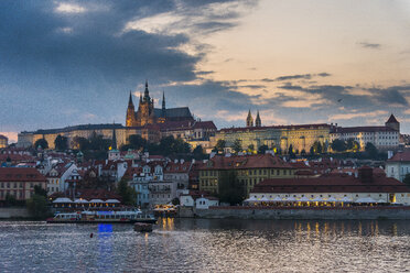 Czech Republic, Prague, Prague castle after sunset - RUNF01508