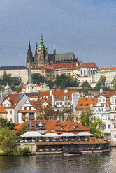 Tschechische Republik, Prag, Blick auf die Prager Burg und die Moldau - RUNF01510