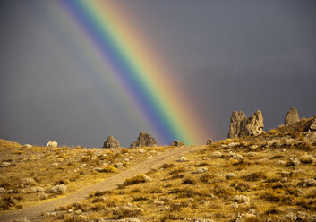 Regenbogen und Wüstenlandschaft - MINF10797